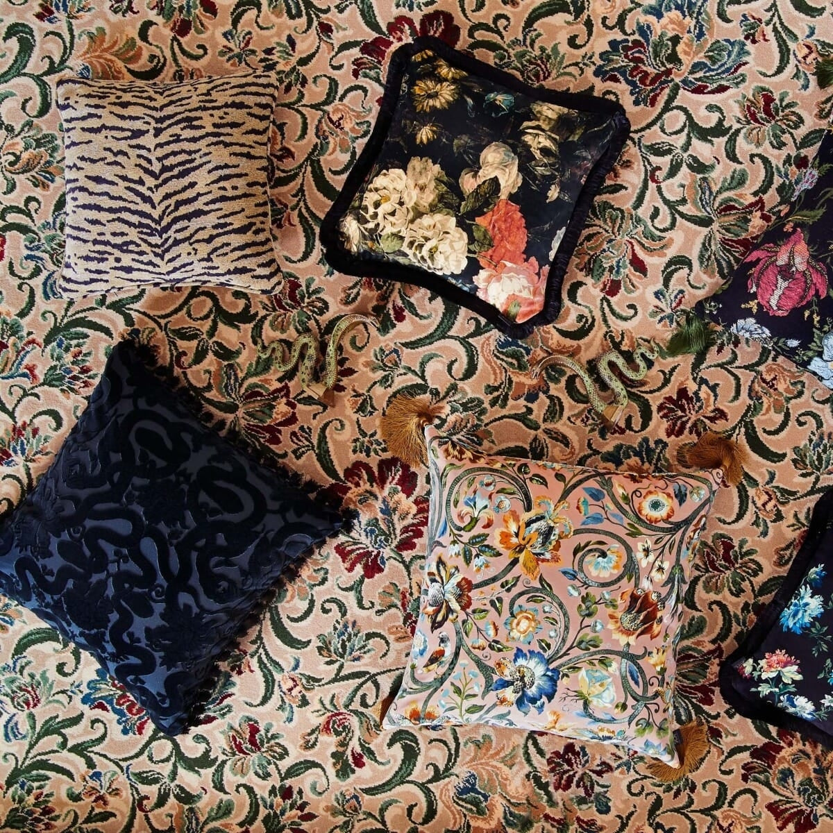 Gaia Velvet with Tassels (Large)