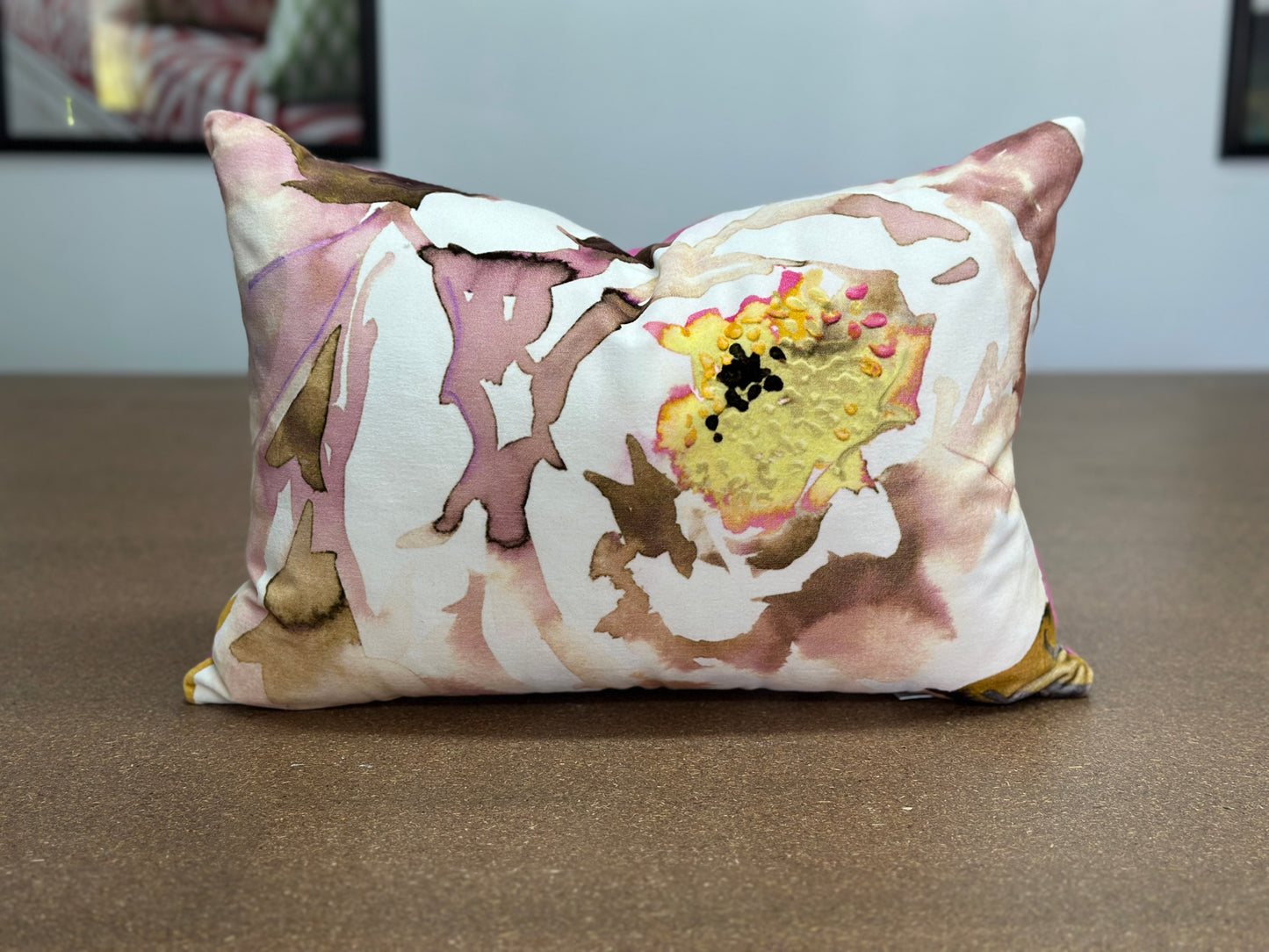GARDENIA velvet Lumbar Cushion
