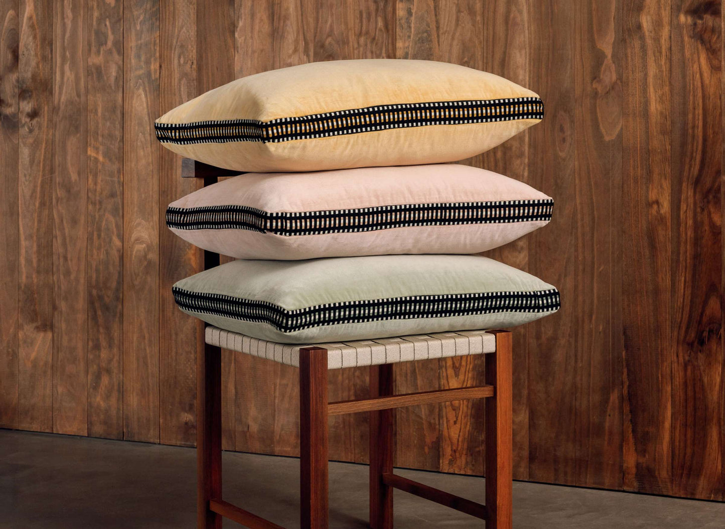 Athena velvet Cushion