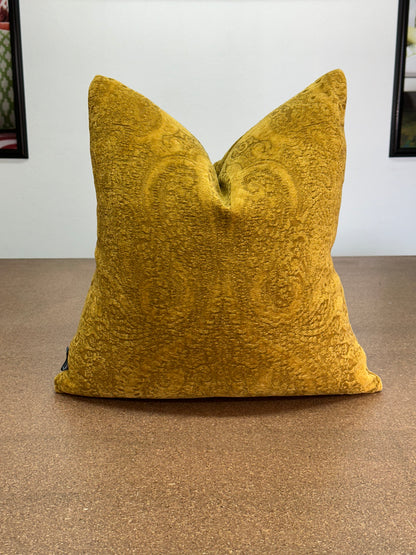 "Dama" Cushion