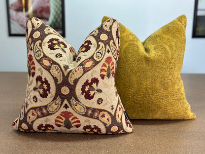 "Dama" Cushion