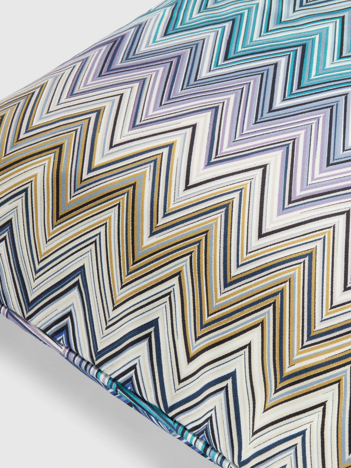 Jarris Cushion