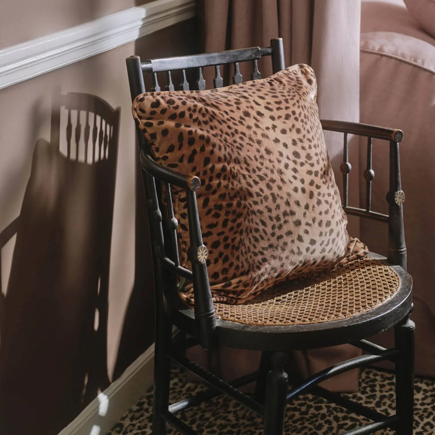 SAVANNA Velvet Piped