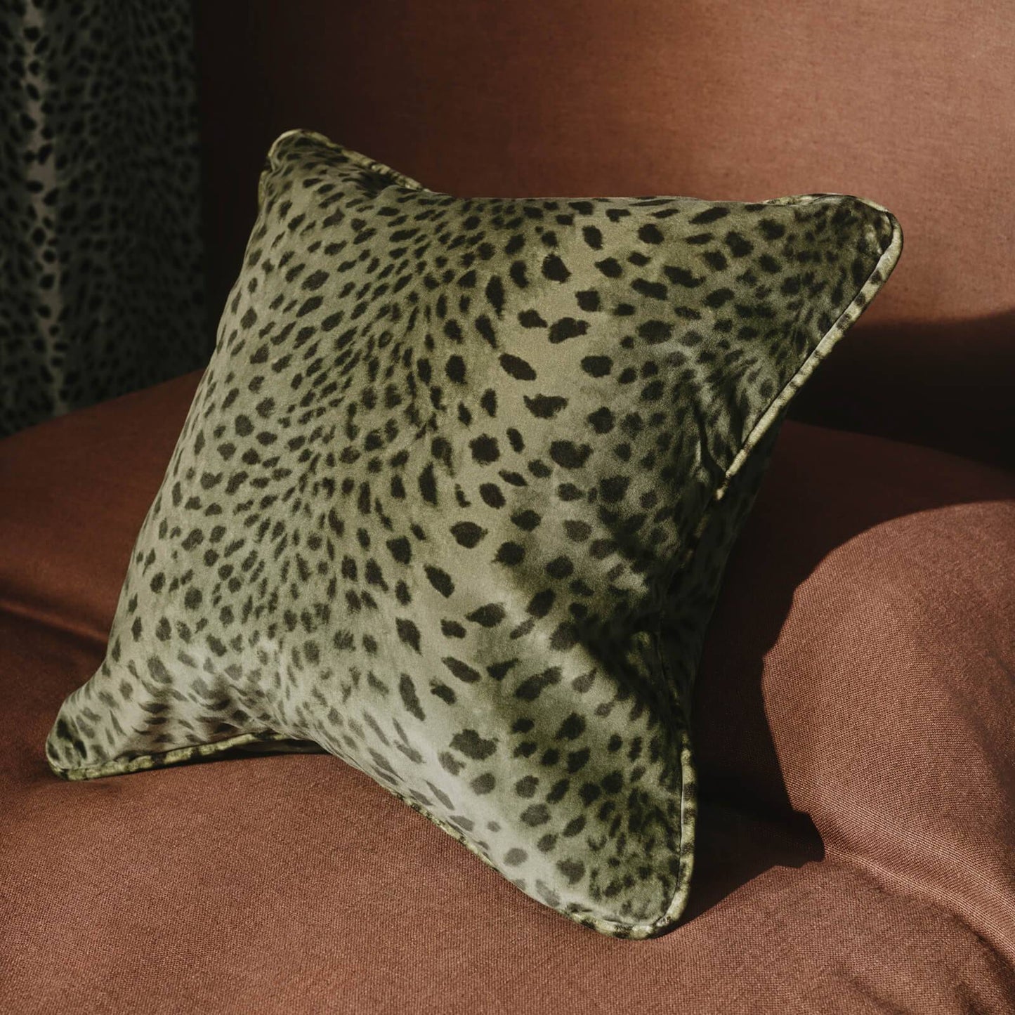 SAVANNA Velvet Piped